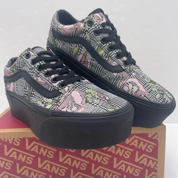 Vans WMNS Old Skool Stackform Platform Sneakers
Tapestry Floral Blck
VN0009PZBM8 - Picture 5 of 16